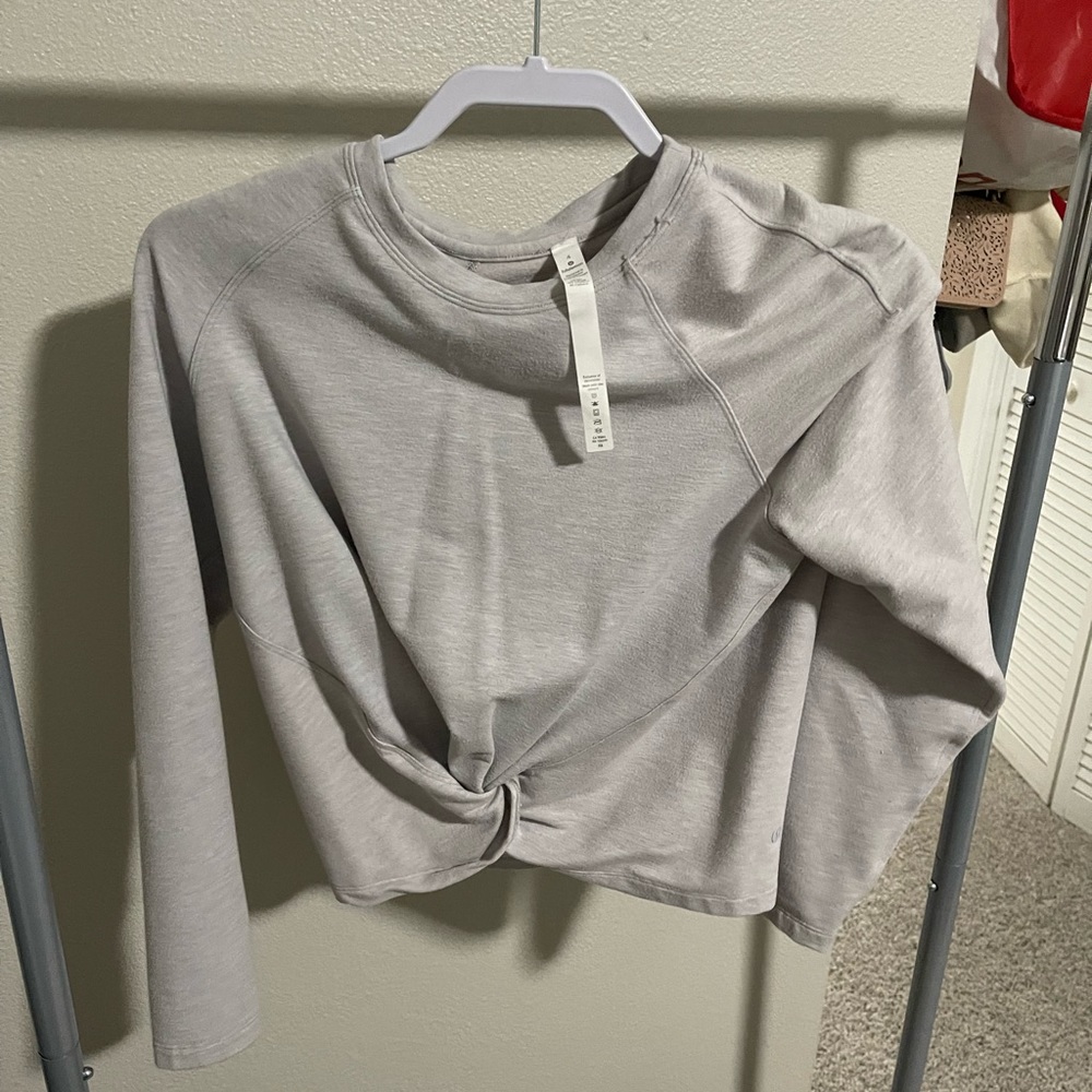 Lululemon Cropped Long sleeve | Size 4 | light grey